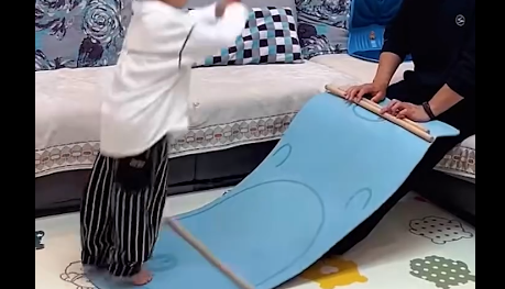 這位爸爸的點子實在太有創意，在家也可以幫孩子又玩又訓練